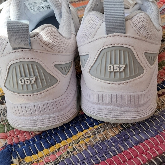 New Balance 857 White Sneakers Size 7 1/2 - Picture 5 of 9